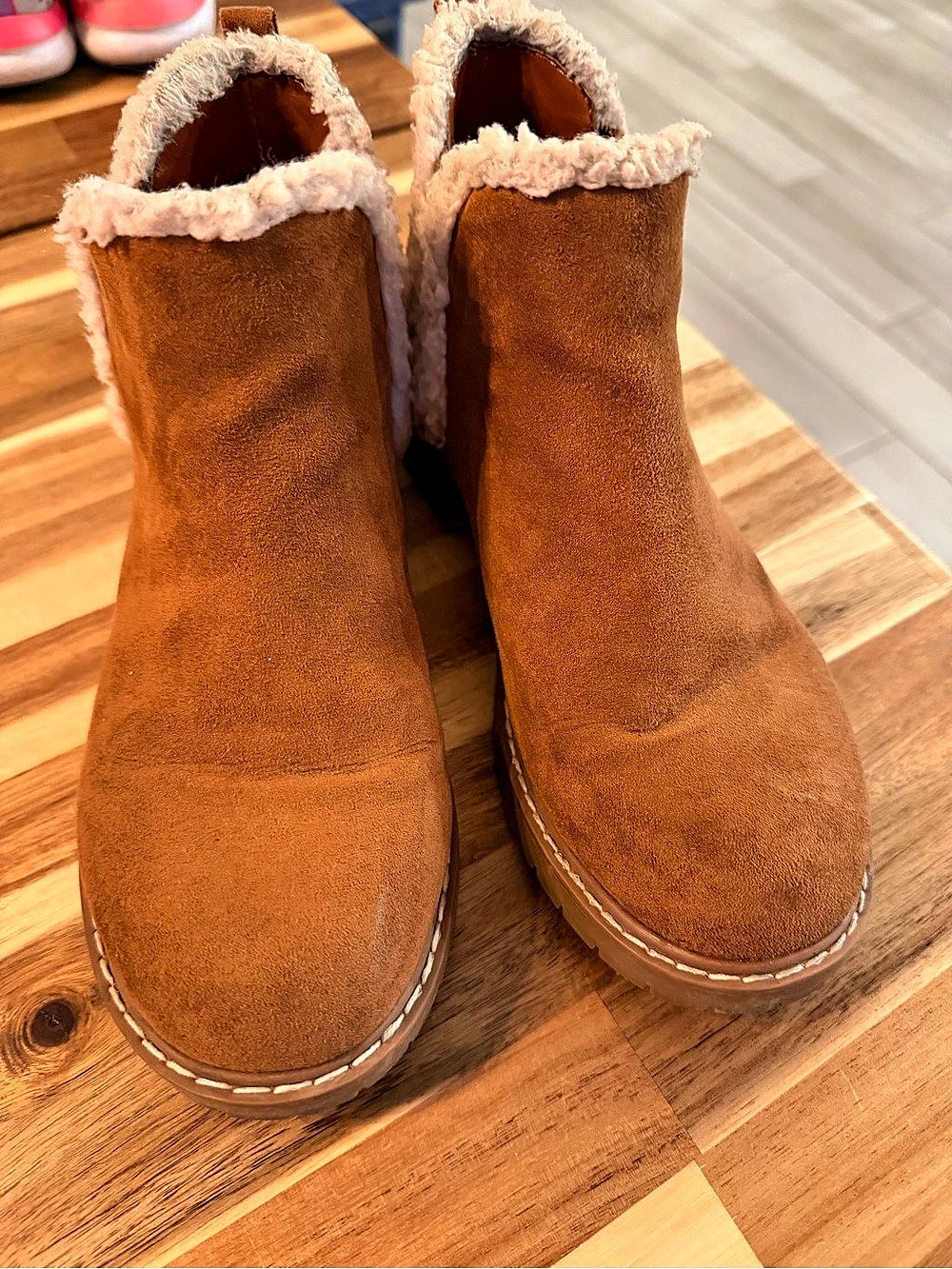 American Eagle Sherpa Trim Chelsea Boots Tan Size 6